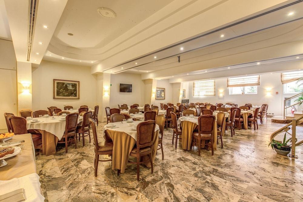 Pinewood Hotel Rome Exterior photo