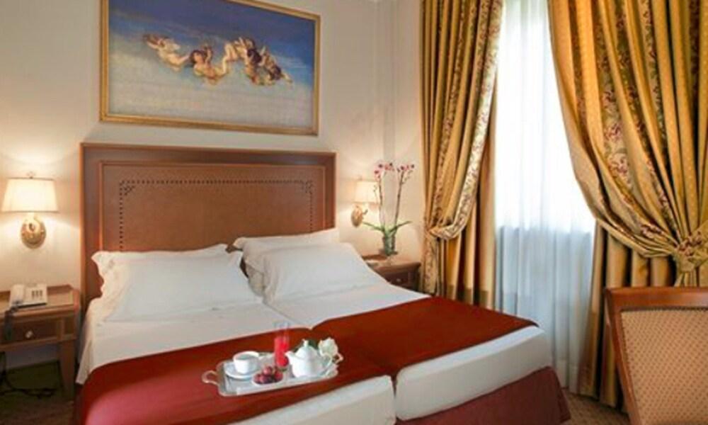 Pinewood Hotel Rome Exterior photo