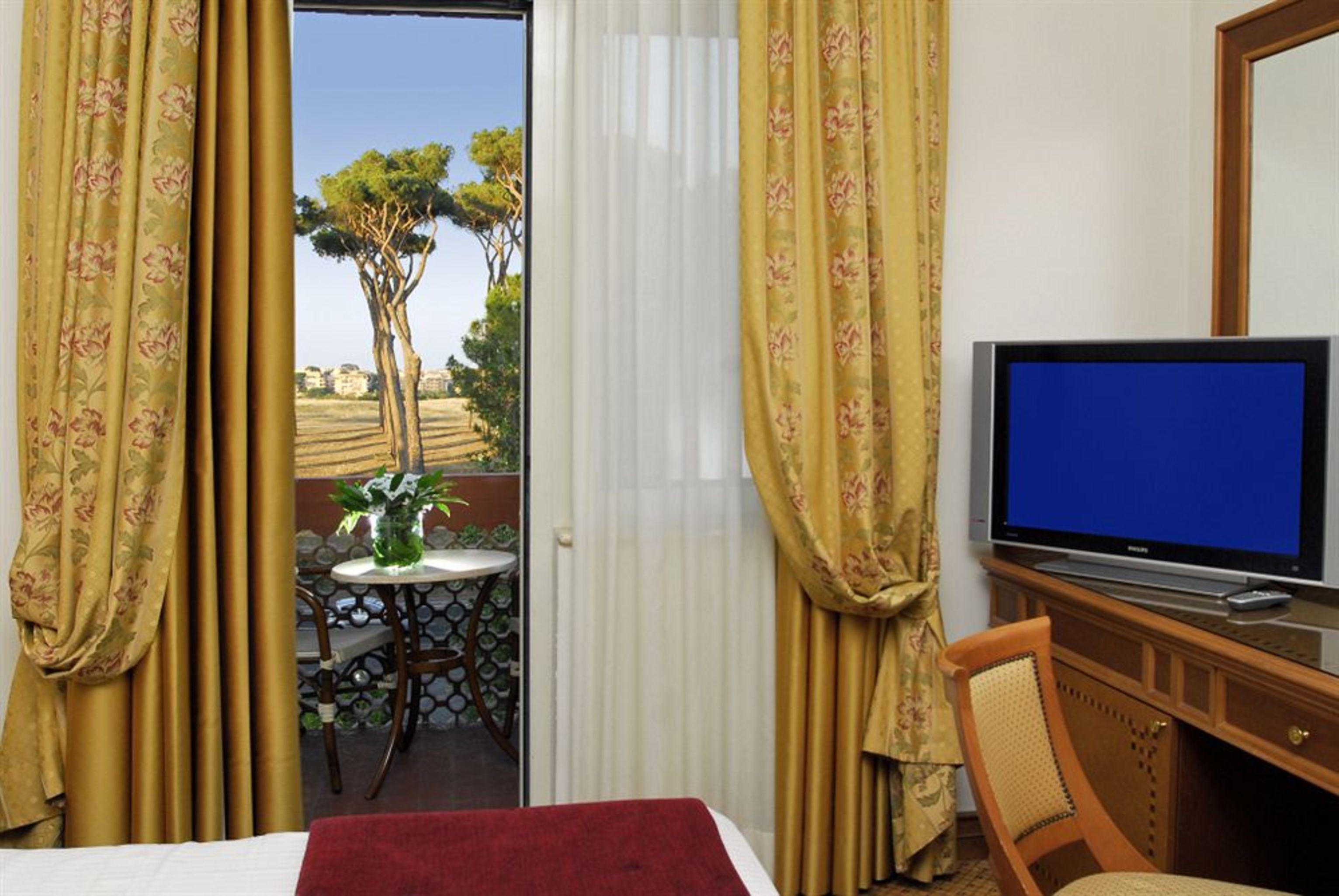 Pinewood Hotel Rome Exterior photo
