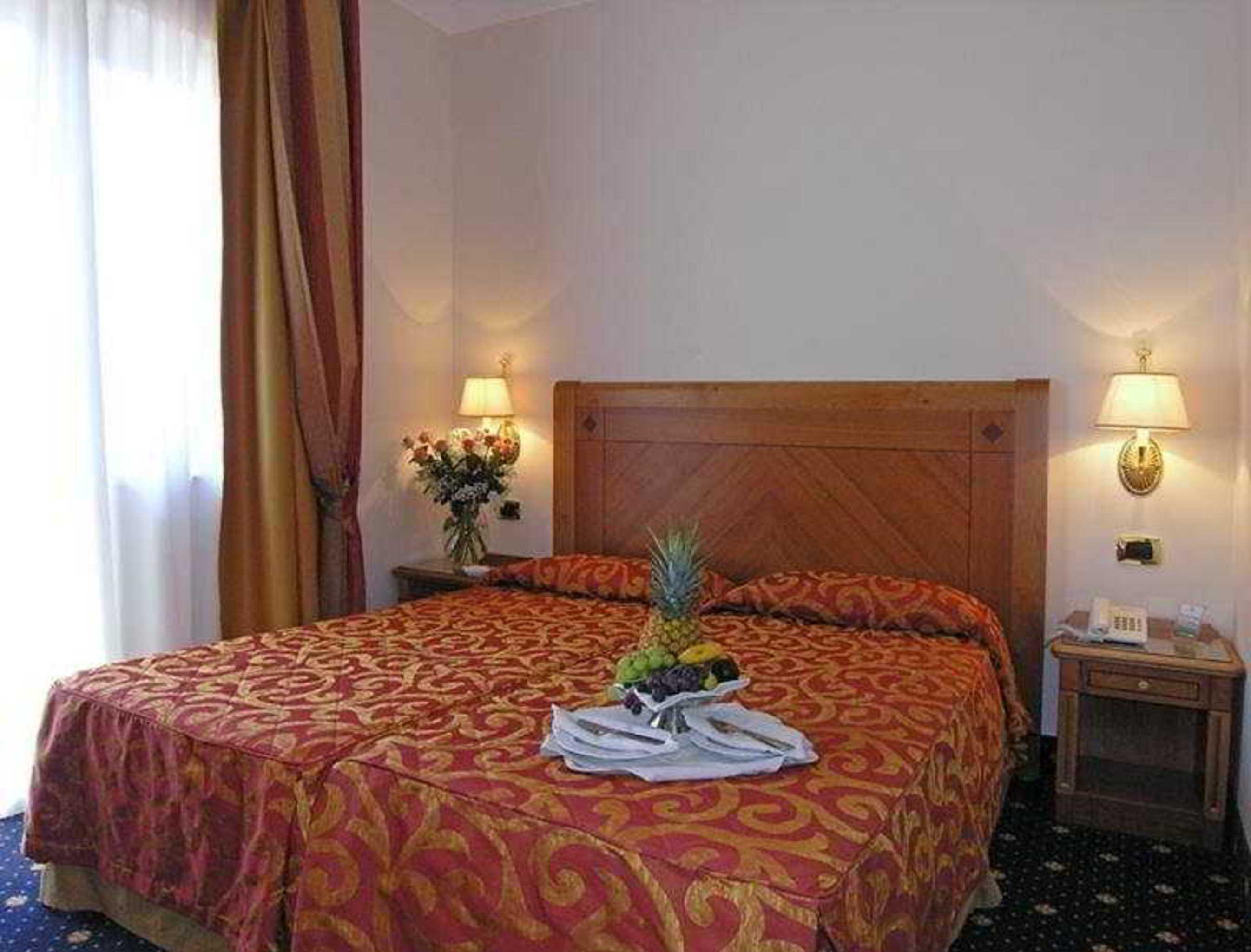 Pinewood Hotel Rome Exterior photo