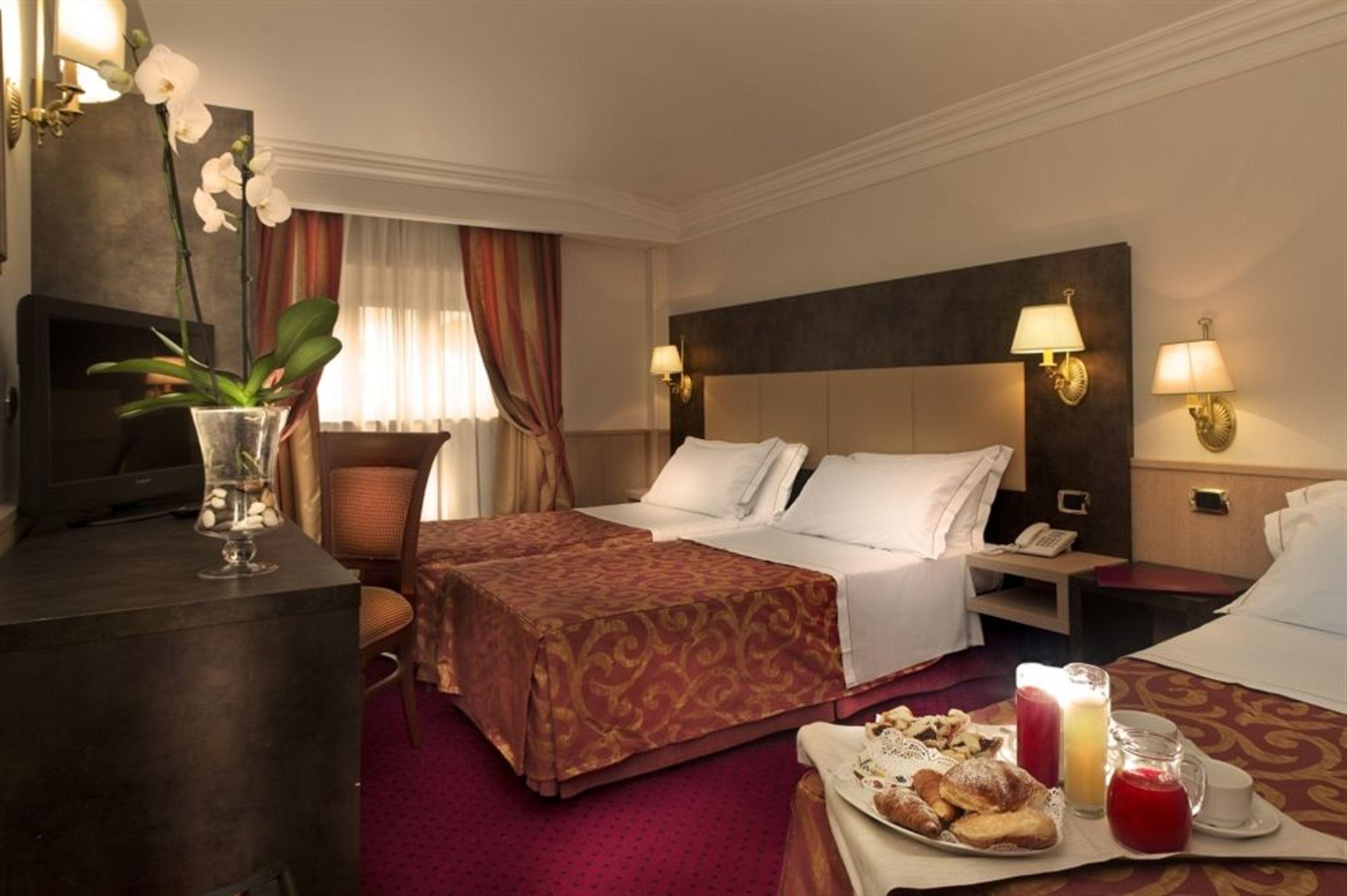 Pinewood Hotel Rome Exterior photo