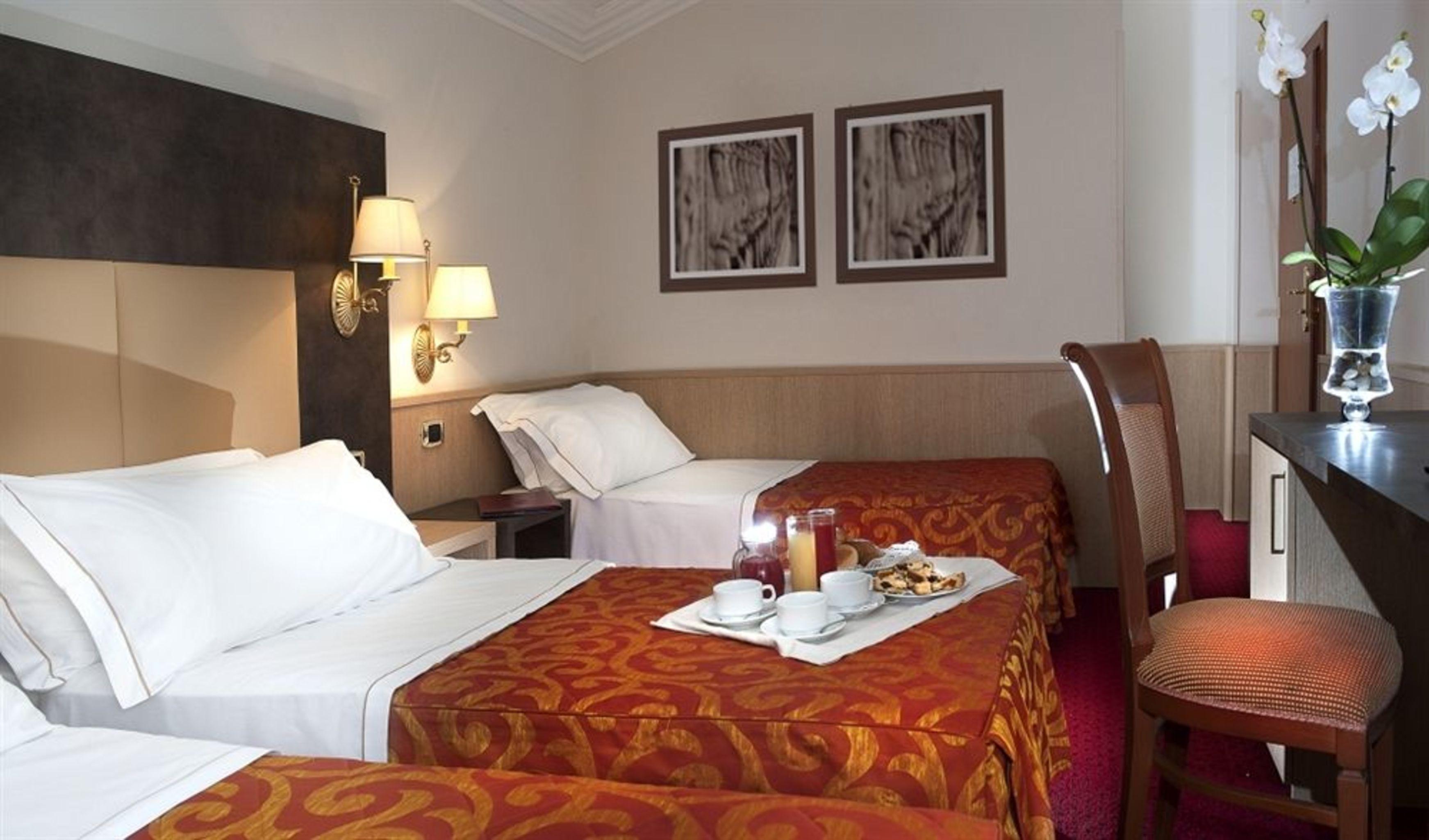 Pinewood Hotel Rome Exterior photo