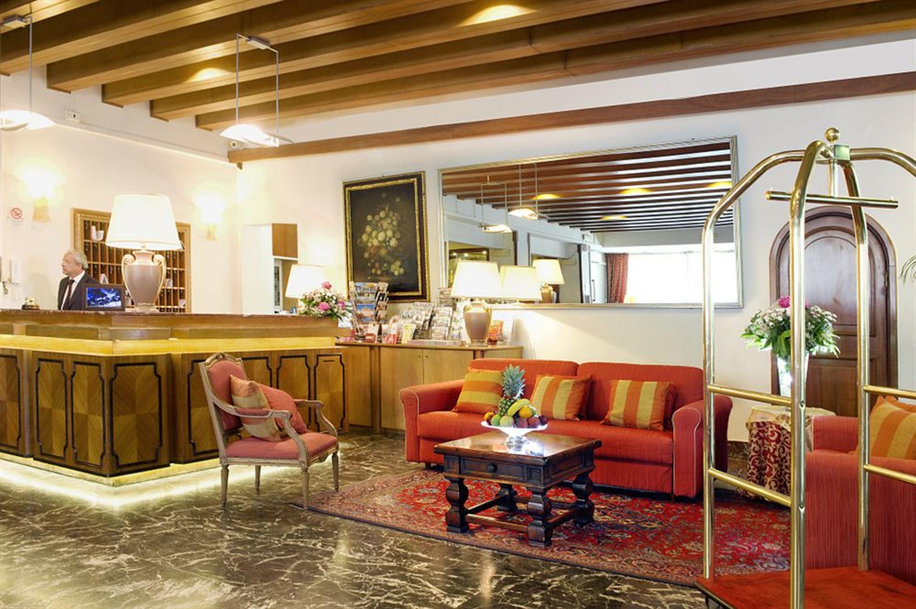 Pinewood Hotel Rome Exterior photo