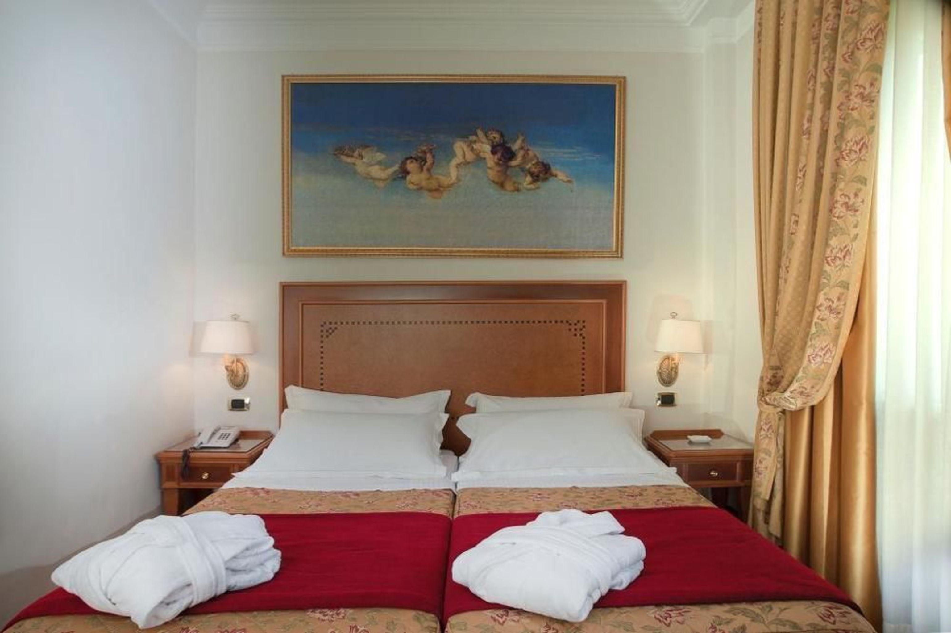 Pinewood Hotel Rome Exterior photo