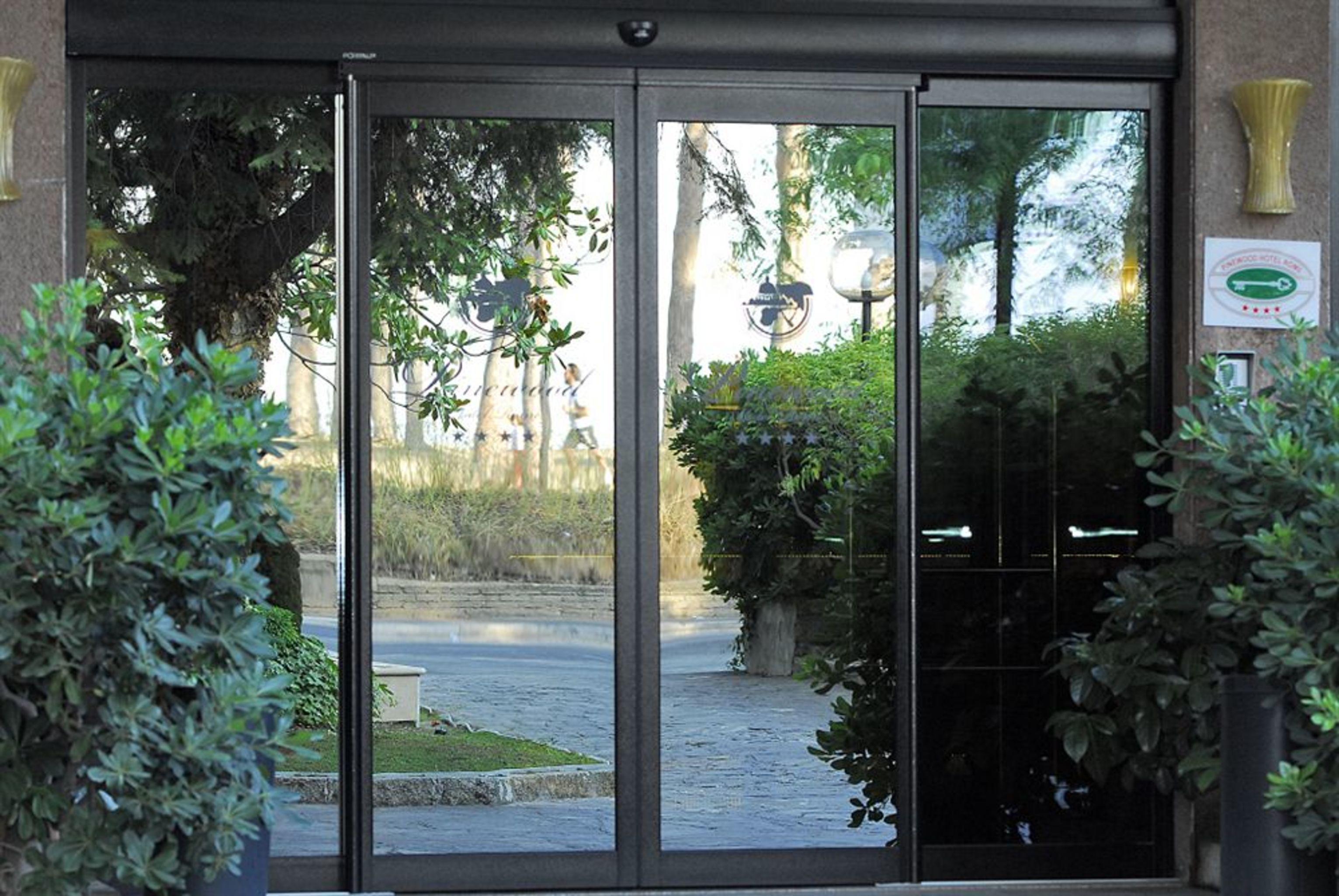 Pinewood Hotel Rome Exterior photo