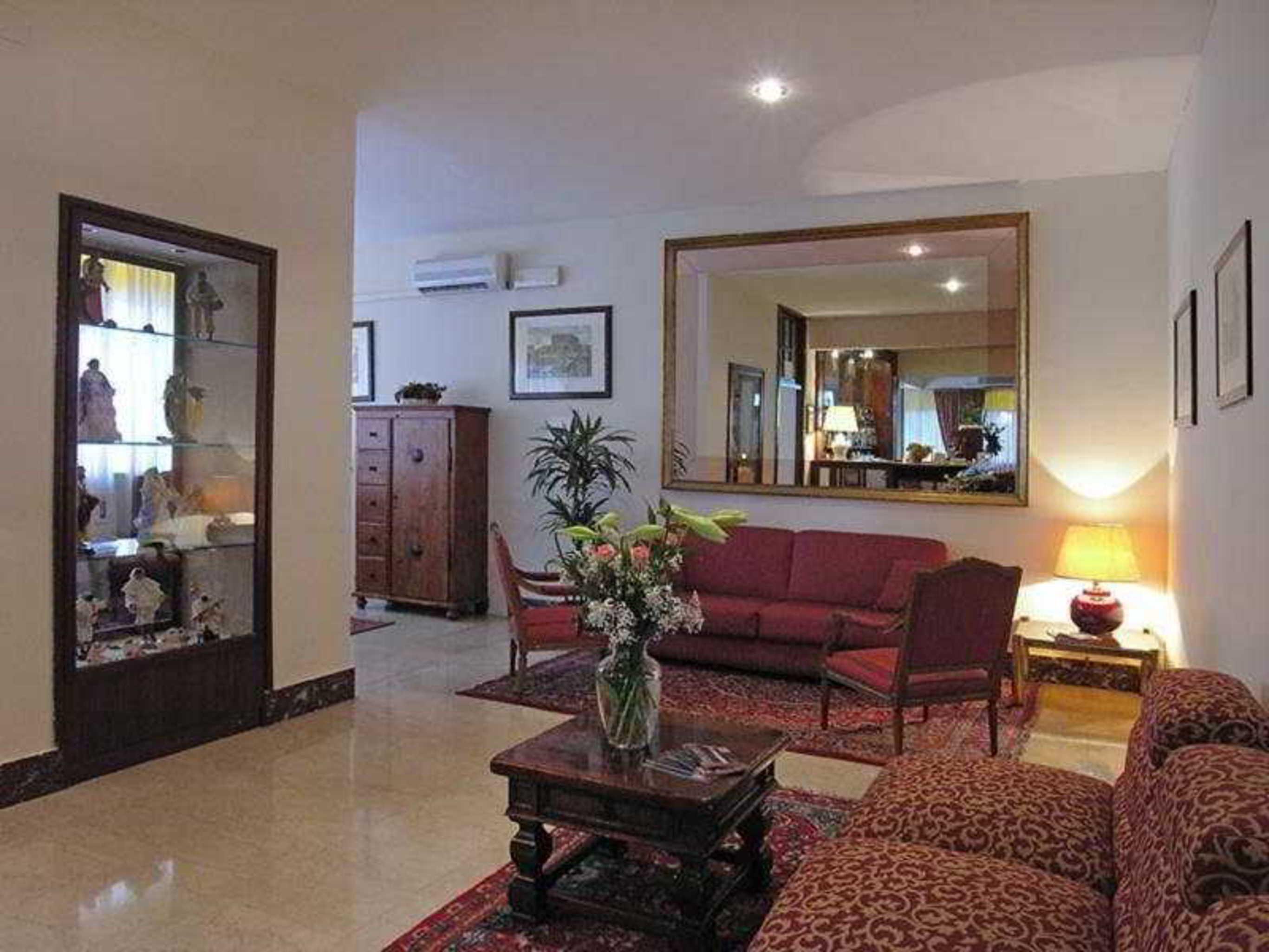 Pinewood Hotel Rome Interior photo