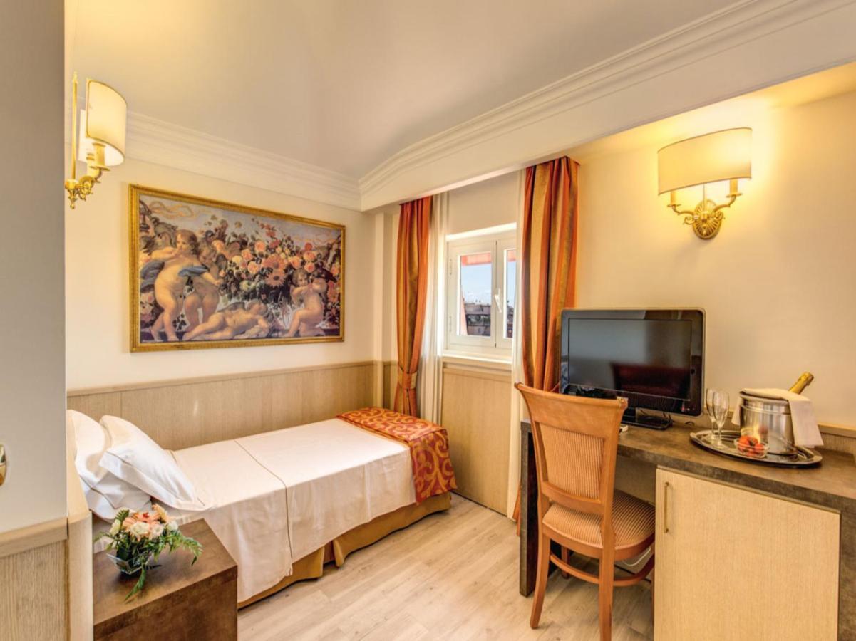 Pinewood Hotel Rome Exterior photo