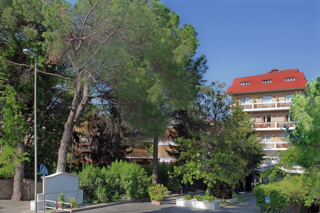 Pinewood Hotel Rome Exterior photo