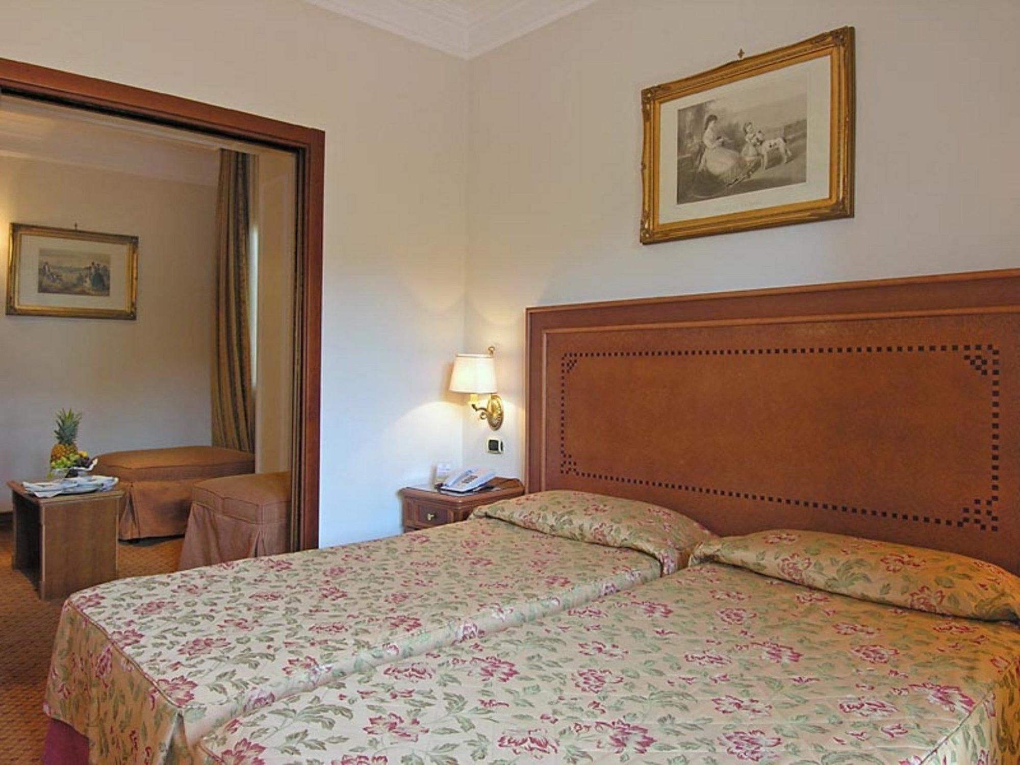 Pinewood Hotel Rome Exterior photo