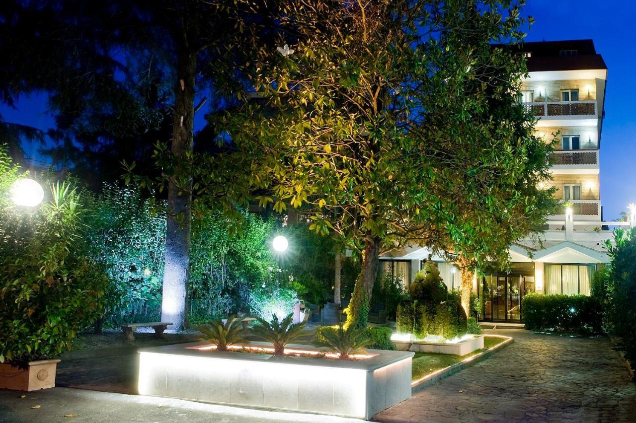 Pinewood Hotel Rome Exterior photo